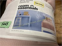Room Essentials micro texture Twin/XL comforter