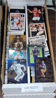 APPROX 1600 ASSORTED FOOTBALL TRADING CARDS