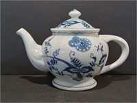 Meissen Serving Bowls and Tea Pot