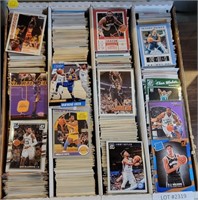 APPROX 4000 ASSORTED BASKETBALL TRADING CARDS