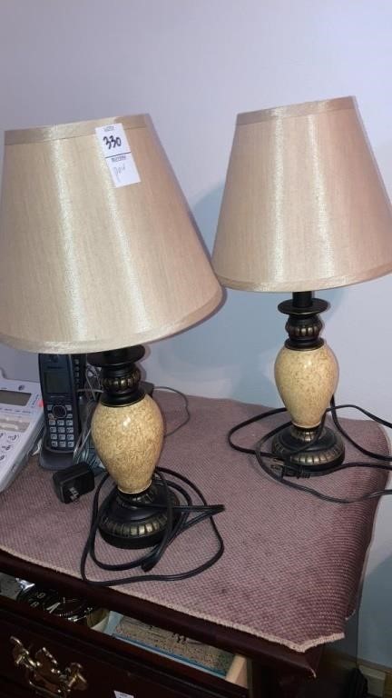 Pair modern bedroom lamps 18’’H