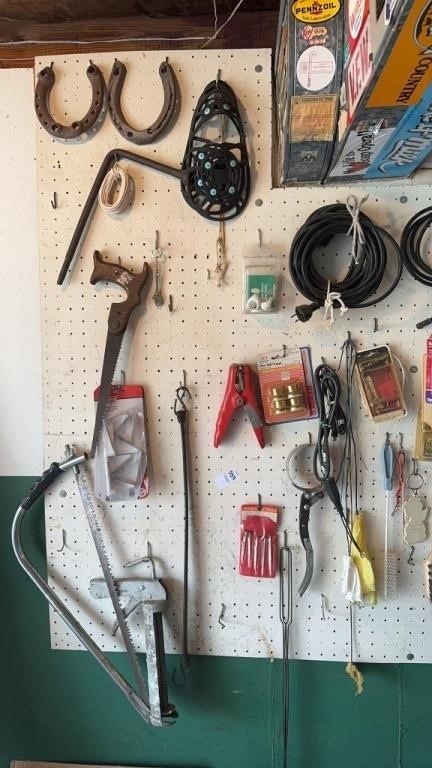 Wall lot of tools, 2 horseshoes, household tools,