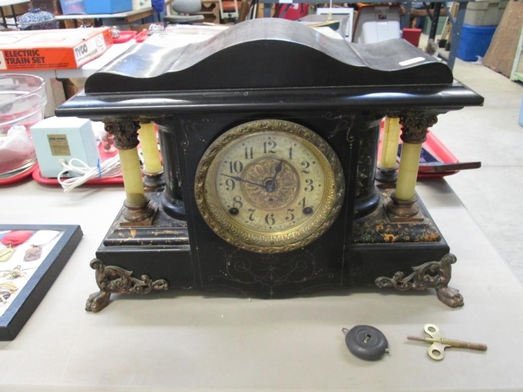 Seth Thomas Mantle Clock w/Key & Pendulum. Runs.