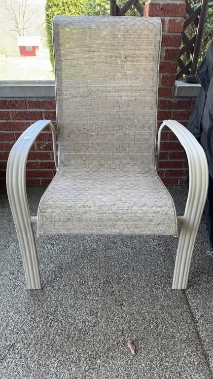 2 outdoor patio chairs great condition with