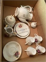 Decorative tea set
