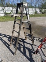 Werner 6 ft wood ladder