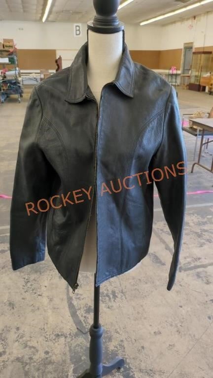 Size large women's leather jacket