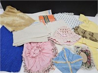 Vintage Aprons & Linen Lot