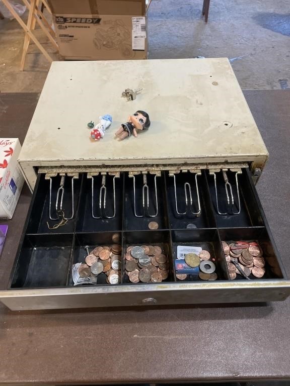 Cash drawer with change