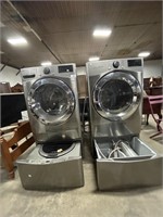 Exquisite LG Washer & Dryer.