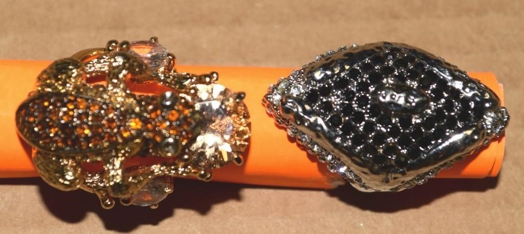 (2) Contemporary Blingy Rhinestone Rings w/ Frog+
