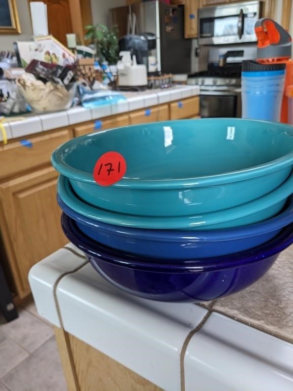 Blue Mixing Bowl Set (Living Room)