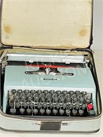 underwood Letter 22 portable typewriter