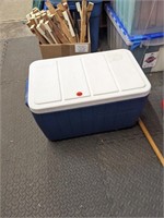 Cloleman Ice chest  (Garage)