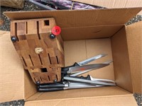 Henkle professional Knife w/ Block Set  (Garage)