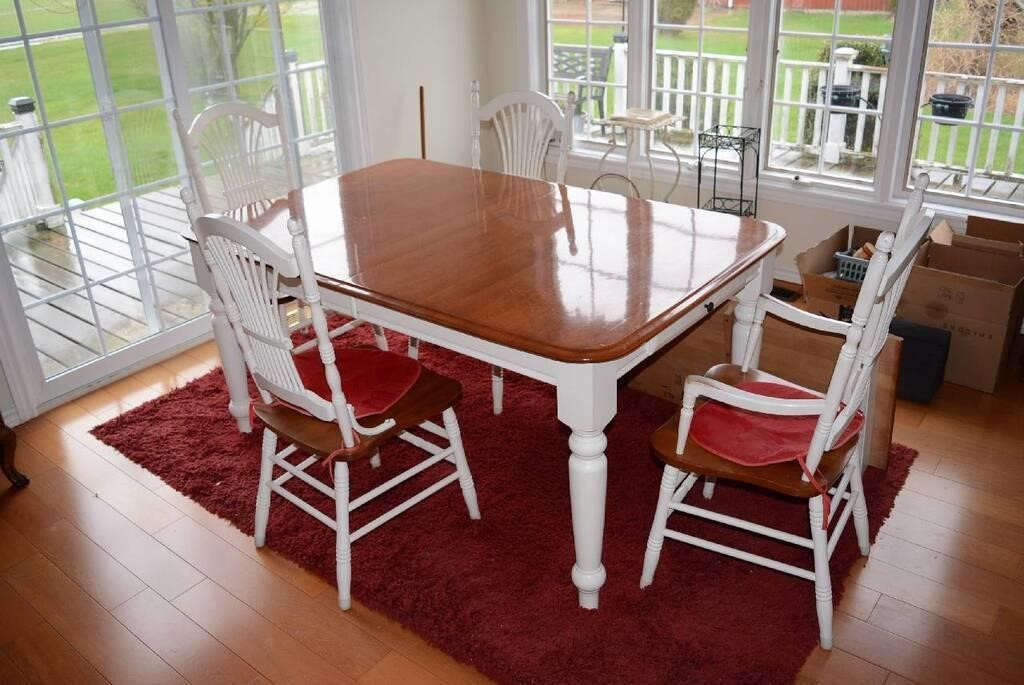 DINING TABLE WITH 4 CHAIRS & 2 LEAVES
