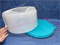 Tupperware cake carrier (newer style)