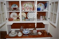CONTENTS OF CHINA CABINET