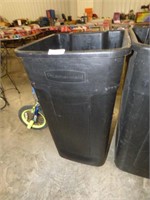 TRASH CAN WITH WHEELS