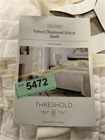 Threshold F/Q velvet diamond stitch quilt