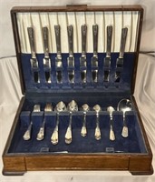Boxed silver plate cutlery set.