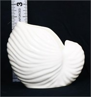 Vntg 2in white Lu Pao Taiwan pottery shell