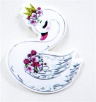 WHITE SWAN RESIN NEEDLE MINDER + SEWING CLIPS,