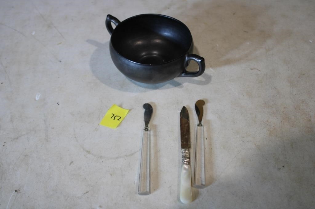 Pottery cup, mini spreaders