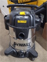 DeWalt - 8 Gal. Wet / Dry Vacuum