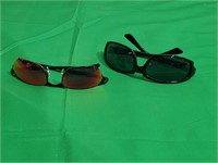 2 pairs of Sun Glasses
