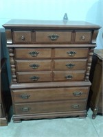 Chest of Drawers (38x48-1/2x19)