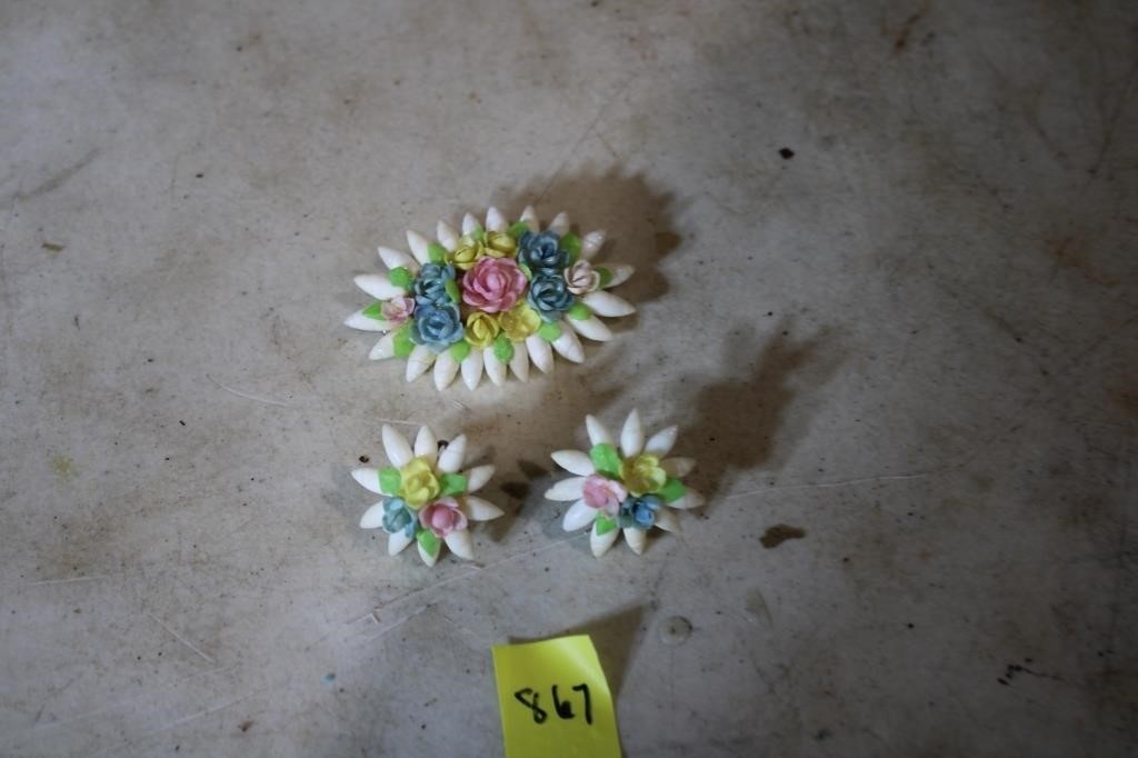 Vintage brooch/pin and earrings