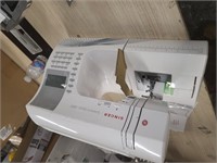 $500  SINGER | 9960 Sewing & Quilting Machine With