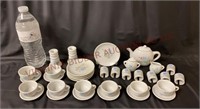 Vtg Strombecker Corp Child's Porcelain Tea Set