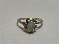 10k GOLD RING WITH OPAL AND WHITE STONES SIZE 8