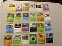 SELECTION OF POKEMON TRADING CARDS