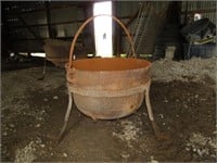 22" CAST IRON BUTCHERING KETTLE W/ STAND