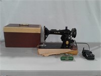 Vtg. Singer 66 Sewing Machine