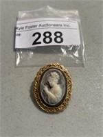 VINTAGE CARVED CAMEO PIN BROOCH 1.25 in