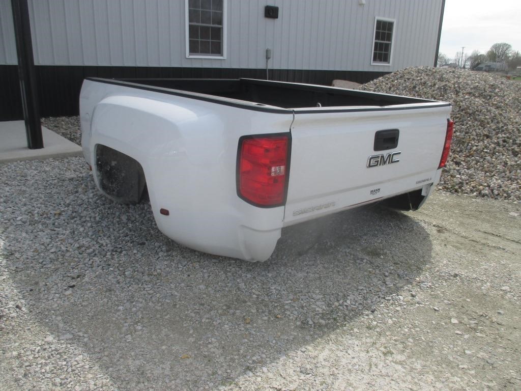 2019 GMC 3500 Denali Truck Bed & Bumper