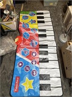 FISHER PRICE PIANO MAT / NOT TESTED