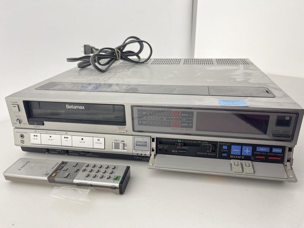 Sony Betamax Player w/ Remote. SL-HF300