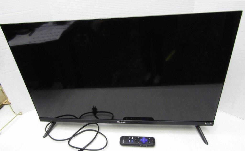 Hisense 32 Inch LED LCD TV and Remote (Works)