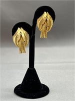 Vintage Goldtone clip on earrings.
