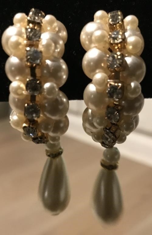 CLIP PEARL AND GOLD DROP EARRING