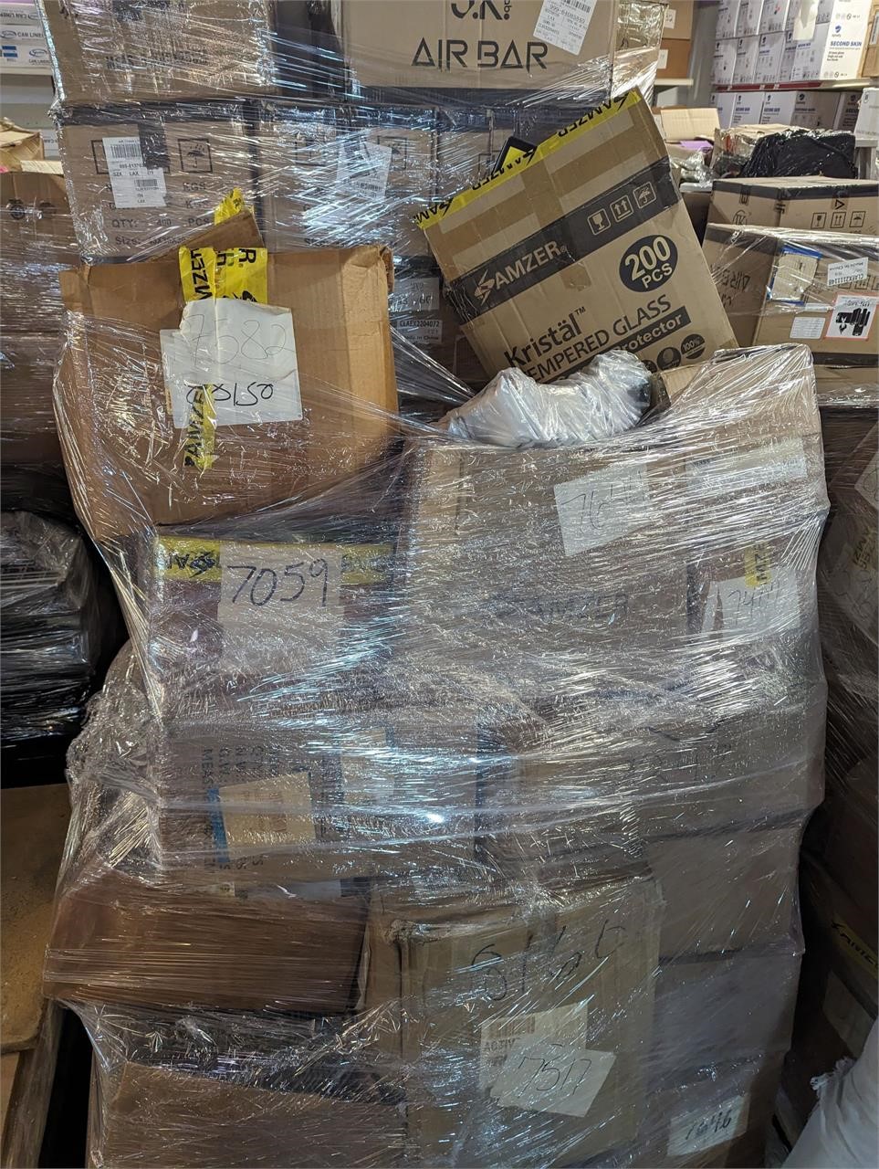 $850+ Pallet of Assorted Phone/Tablet Accessories