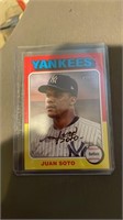 Juan Soto Topps Heritage Outfield Yankees Auto