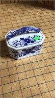 Blue and white dish with lid