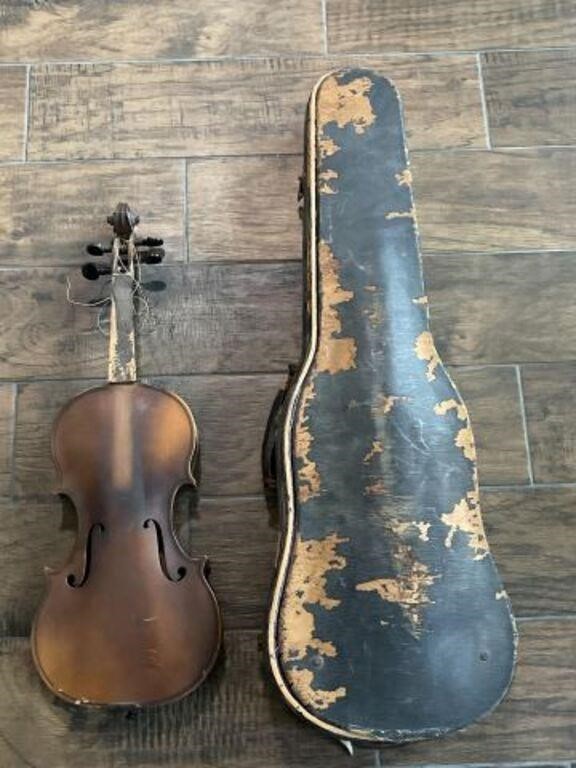 VINTAGE VIOLIN WITH CASE 8in W x 13.5in T