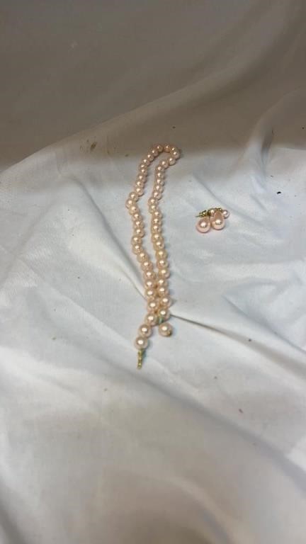 Pink pearl beads & earrings